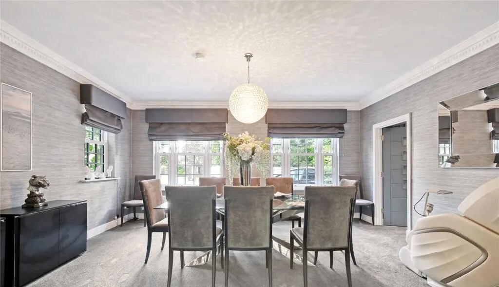 Eight-bedroom estate, photo 5