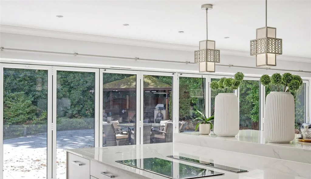 Eight-bedroom estate, photo 7