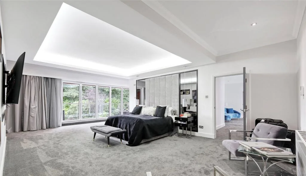 Eight-bedroom estate, photo 8