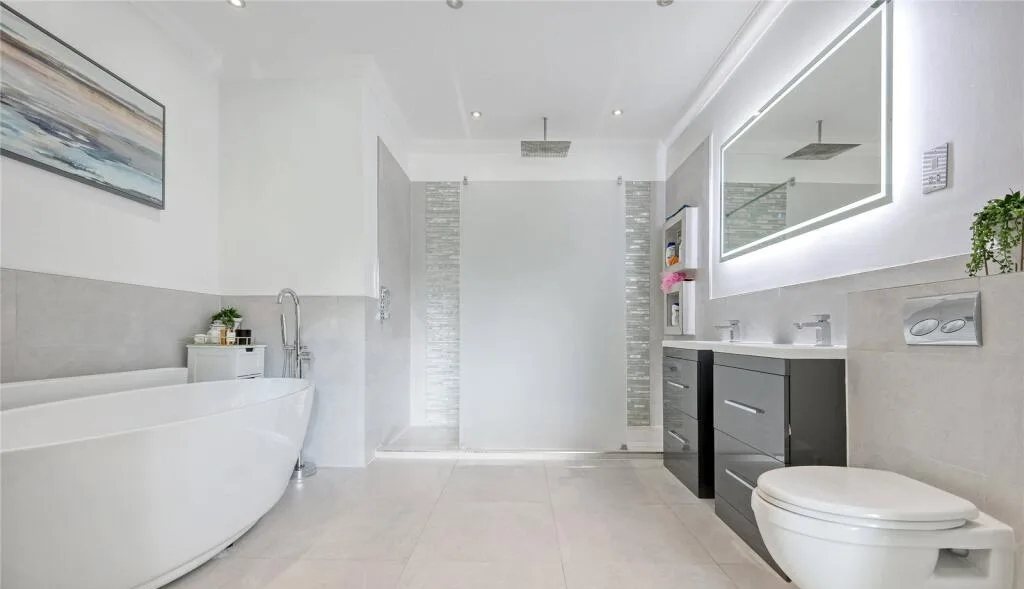 Eight-bedroom estate, photo 11