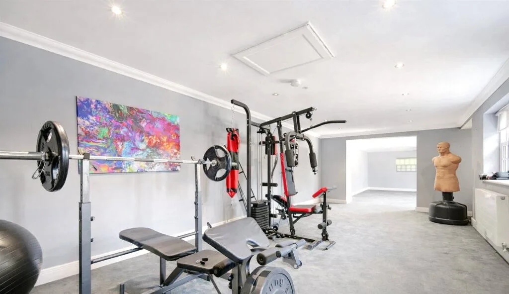Eight-bedroom estate, photo 15
