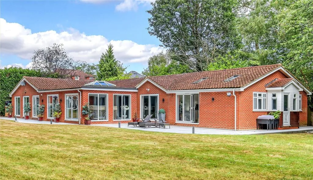 Eight-bedroom estate, photo 17